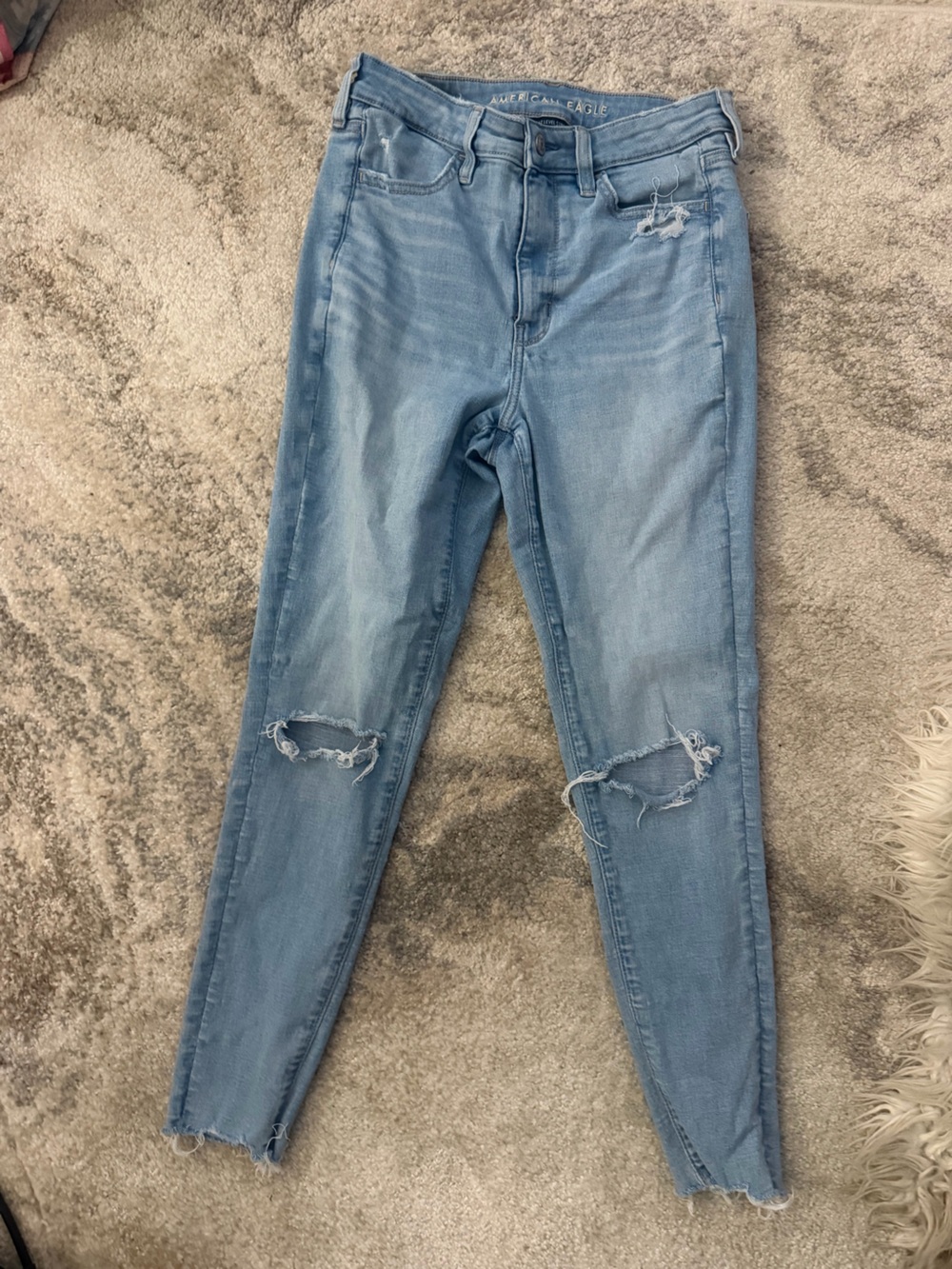 American Eagle Women’s Light Blue Distressed Jeans